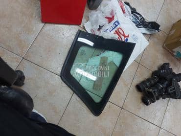 Staklo zadnje levo sw za Peugeot 308