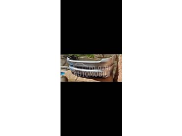 prednji branik sa prskalicama za Audi A4