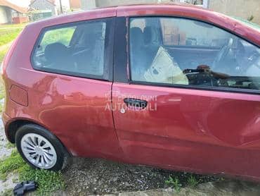 Fiat Punto 2002. god. -  kompletan auto u delovima