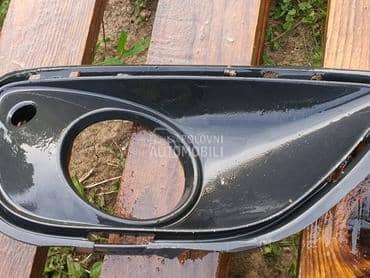 rešetka maglenke 958 desna za Porsche Cayenne