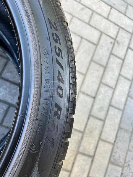 Pirelli 255/40 R21 Zimska