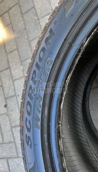 Pirelli 255/40 R21 Zimska