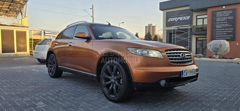 Infiniti FX35 AKRAPOVIC