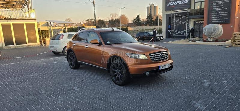 Infiniti FX35 AKRAPOVIC