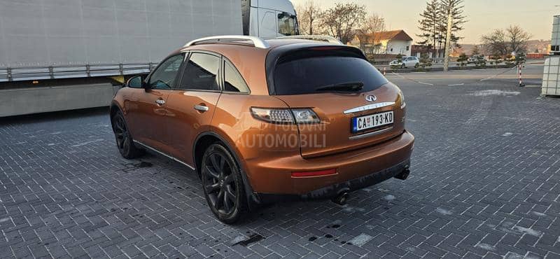 Infiniti FX35 AKRAPOVIC