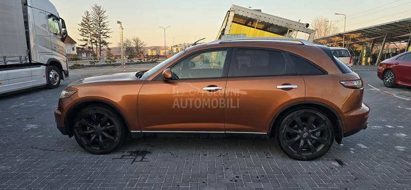 Infiniti FX35 AKRAPOVIC