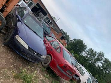 Opel Vectra B 1,8  i 2,0 -  kompletan auto u delovima