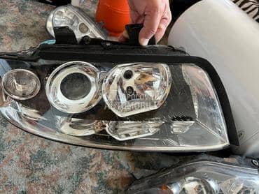 Farovi Ksenoni za Audi A4 od 2001. do 2004. god.