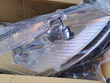 prednji far desni za Citroen C4 Picasso od 2010. do 2013. god.