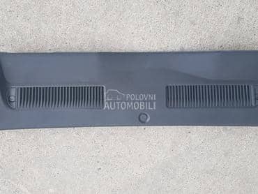 plastika veznog lima u gepeku za Fiat Grande Punto