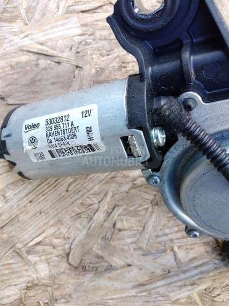 Motor zadnjeg brisača