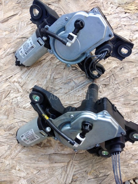 Motor zadnjeg brisača