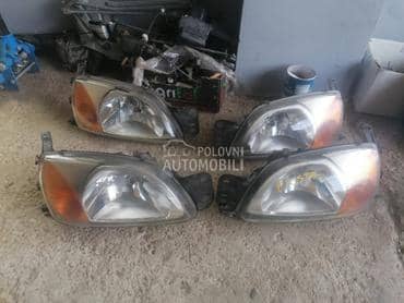 desni far za Ford Fiesta od 2000. do 2002. god.