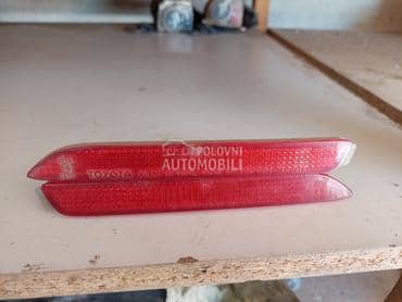 katadiopter u zadnjem braniku za Toyota Avensis Verso