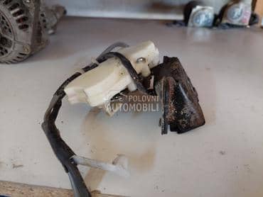 brava gepek vrata za Toyota Avensis Verso