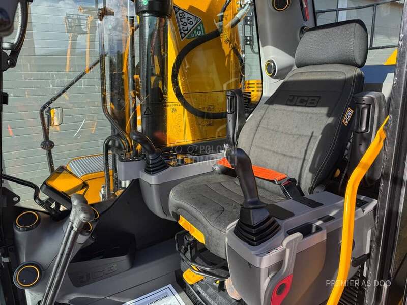 JCB 220X
