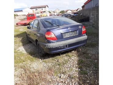 Toyota Avensis -  kompletan auto u delovima