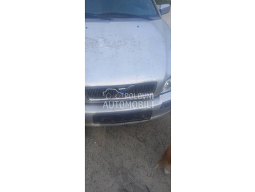 Volvo V40 2000. god. -  kompletan auto u delovima