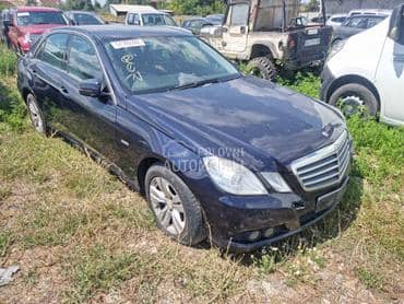 Mercedes Benz E 250 2011. god. -  kompletan auto u delovima