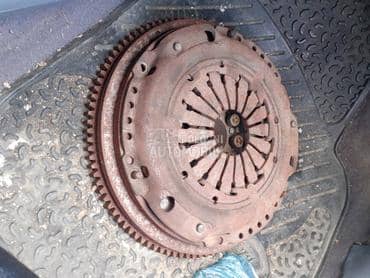 Toyota Avensis -  kompletan auto u delovima