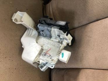 Brava u vozacevim vratima za Audi A4 od 2007. do 2012. god.