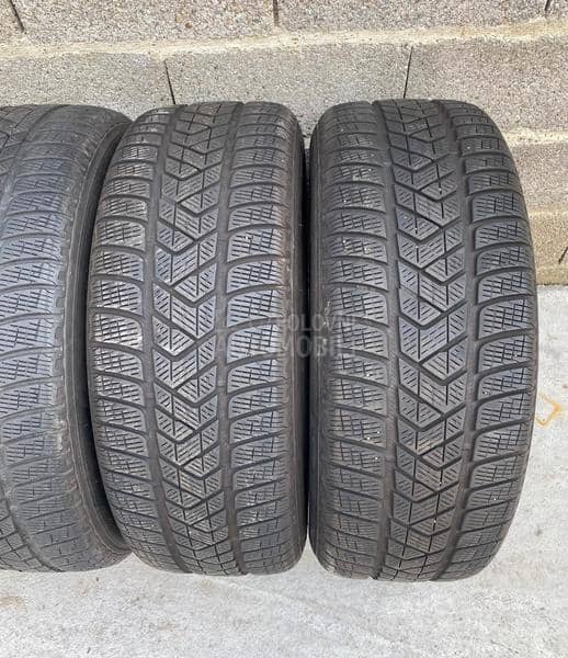 Pirelli 235/60 R18 Zimska