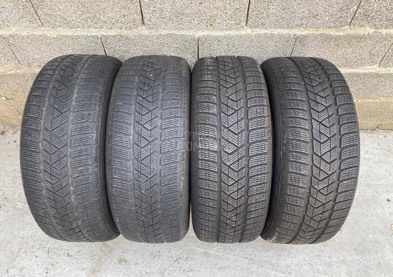 Pirelli 235/60 R18 Zimska