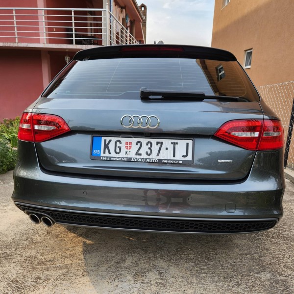 Audi A4 3XS LINE KAO N0V