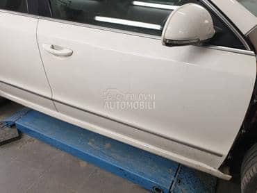 desna prednja vrata za Škoda Superb od 2010. do 2015. god.