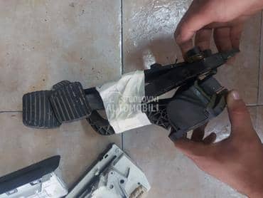 Papuca gasa 1,4i za Peugeot 206