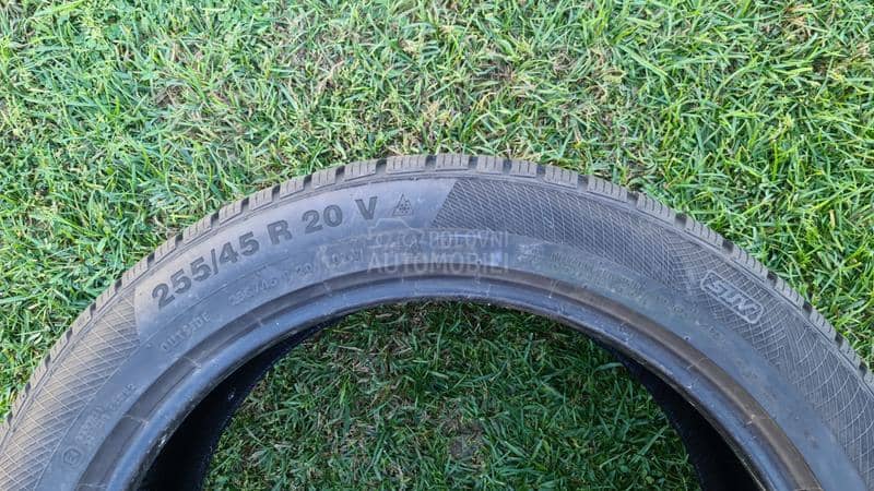 Continental 255/45 R20 Zimska