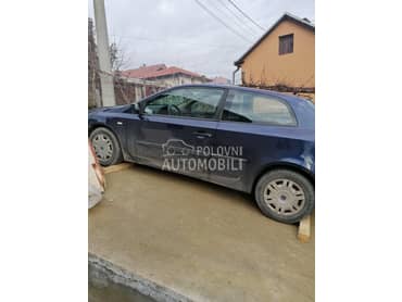 Fiat Stilo -  kompletan auto u delovima