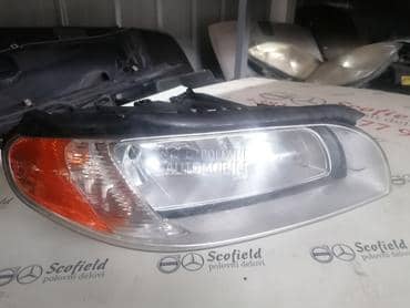 desni far za Volvo V70, XC70 od 2008. do 2012. god.