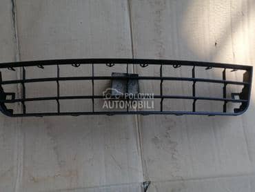 Centralna rešetka u braniku za Volkswagen Golf 5 od 2004. do 2008. god.