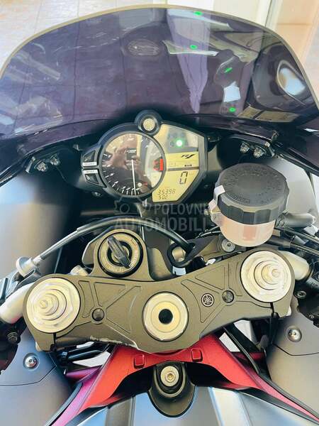 Yamaha R1