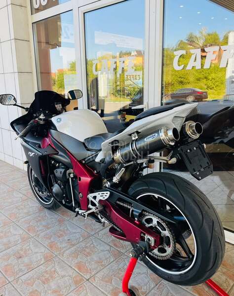 Yamaha R1