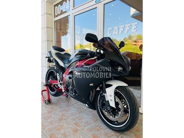Yamaha R1