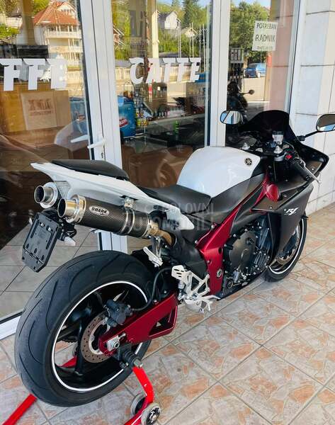 Yamaha R1