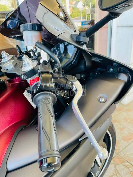 Yamaha R1