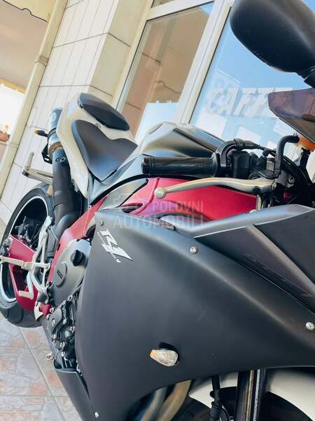 Yamaha R1