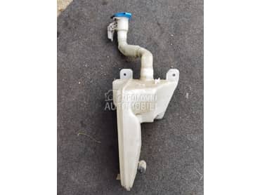 boca za vodu za stakla za Škoda Octavia od 2013. do 2020. god.