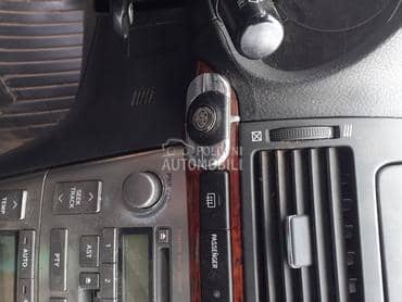 Toyota Avensis -  kompletan auto u delovima