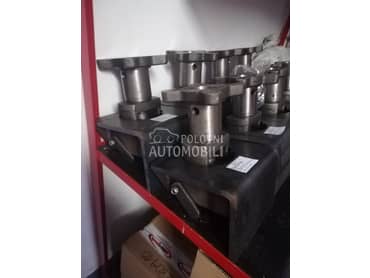 Oslonac sa trnom za kontejnere