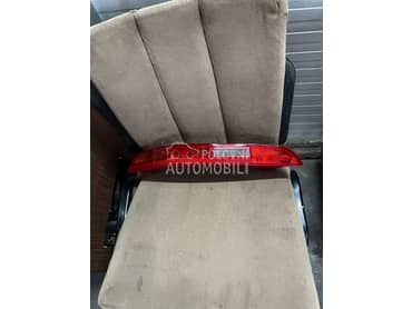 Stop svetlo u zadnjem braniku za Audi Q3 od 2011. do 2014. god.