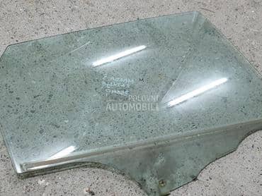 Zadnje desno staklo za Mazda 3 od 2003. do 2008. god.