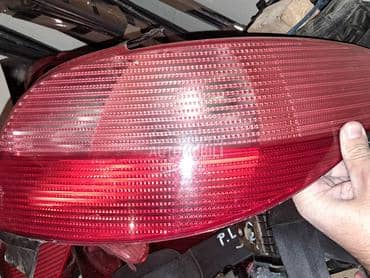 desna lampa 1.1 za Peugeot 206