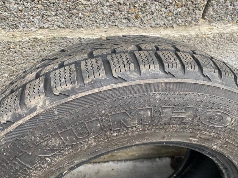 Kumho 215/70 R16 Zimska