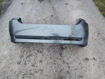 Branik za Toyota Corolla od 2004. do 2007. god.