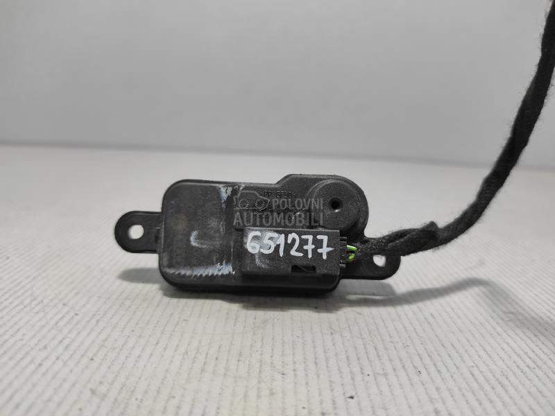 MOTORIC POKLOPCA REZERVOARA