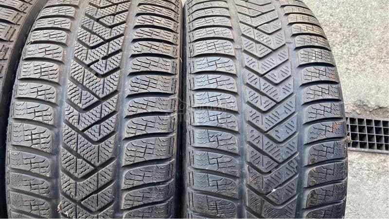Pirelli 245/45 R19 Zimska
